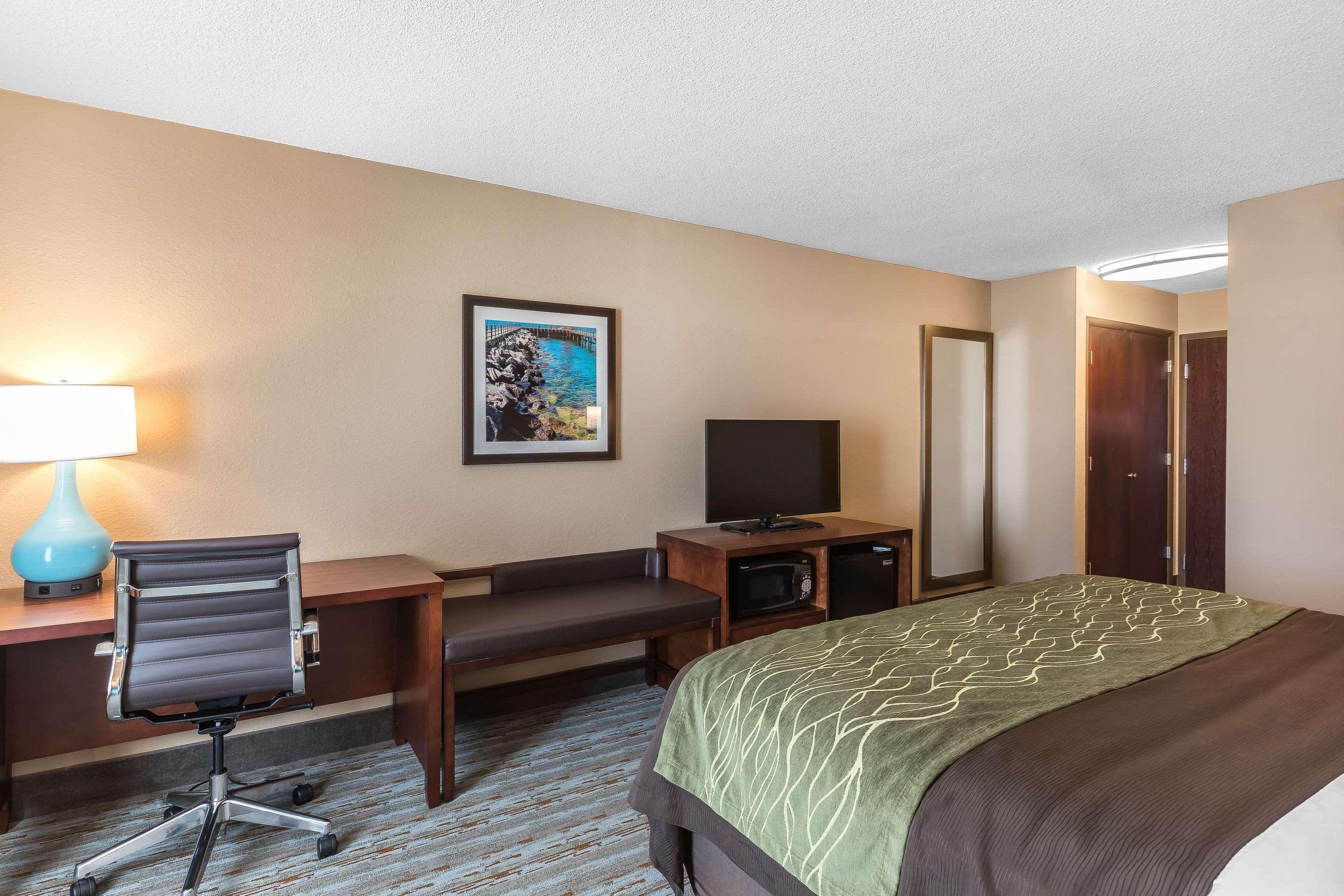Comfort Inn Bay City - Riverfront Exterior photo