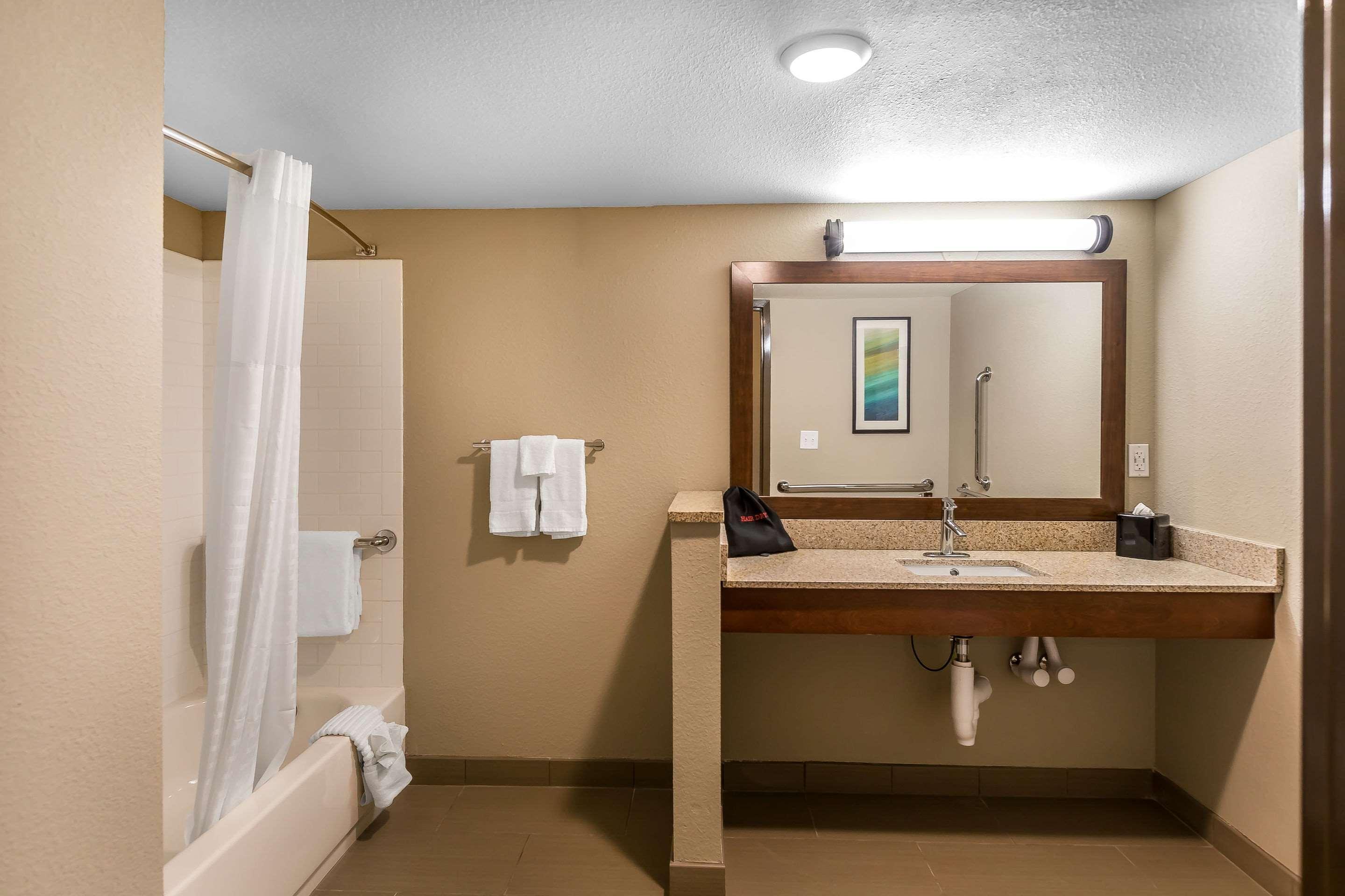 Comfort Inn Bay City - Riverfront Exterior photo