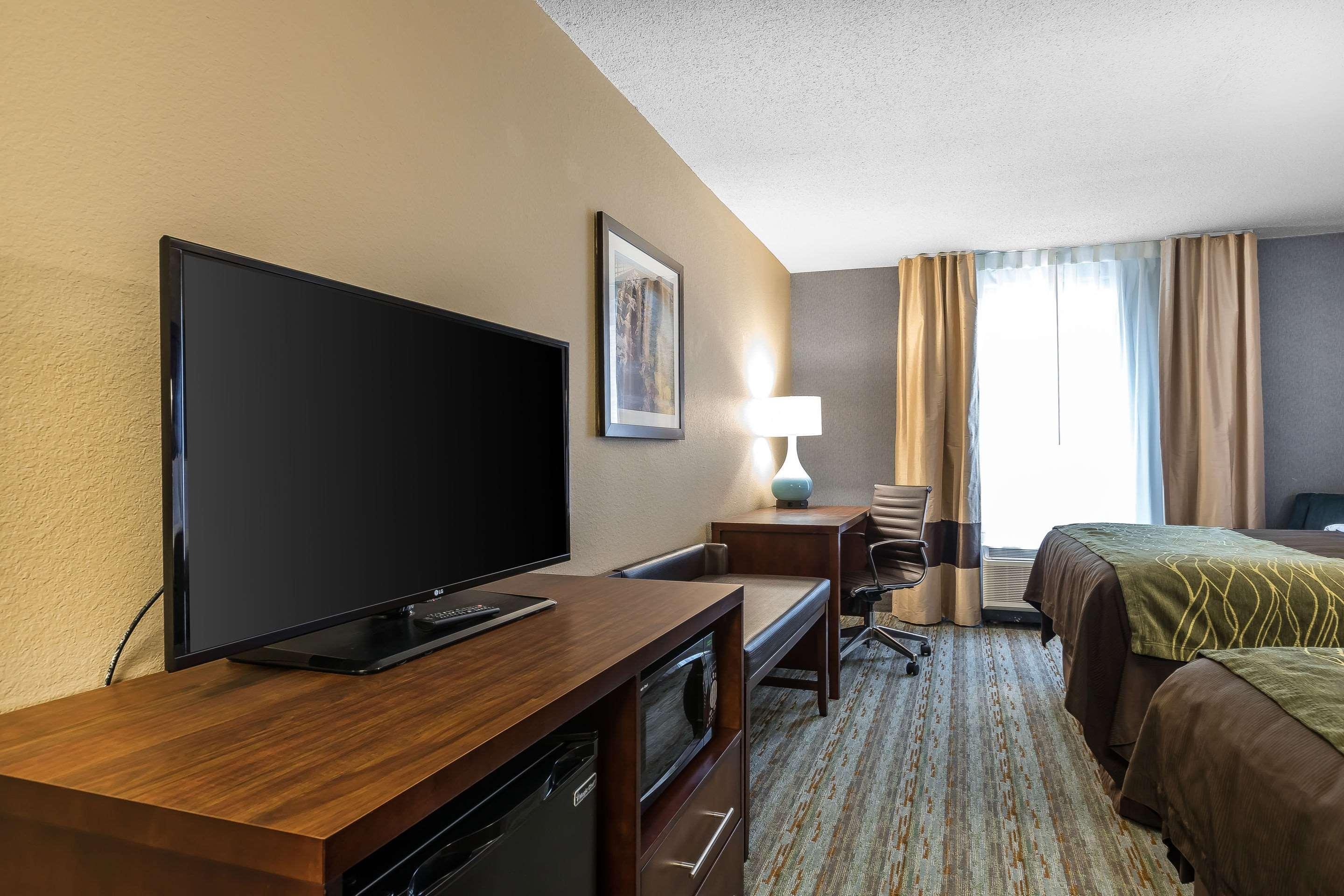 Comfort Inn Bay City - Riverfront Exterior photo