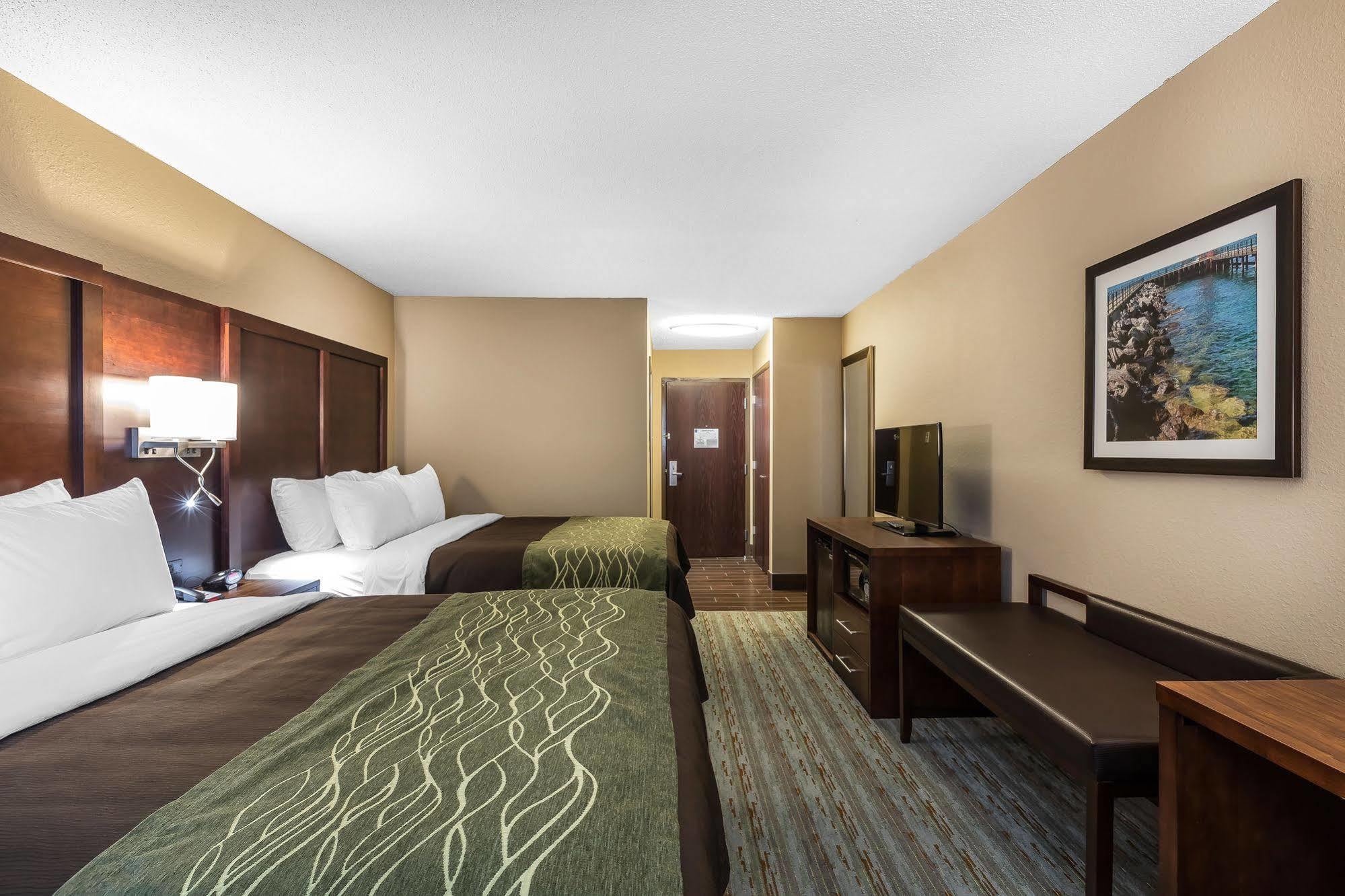 Comfort Inn Bay City - Riverfront Exterior photo