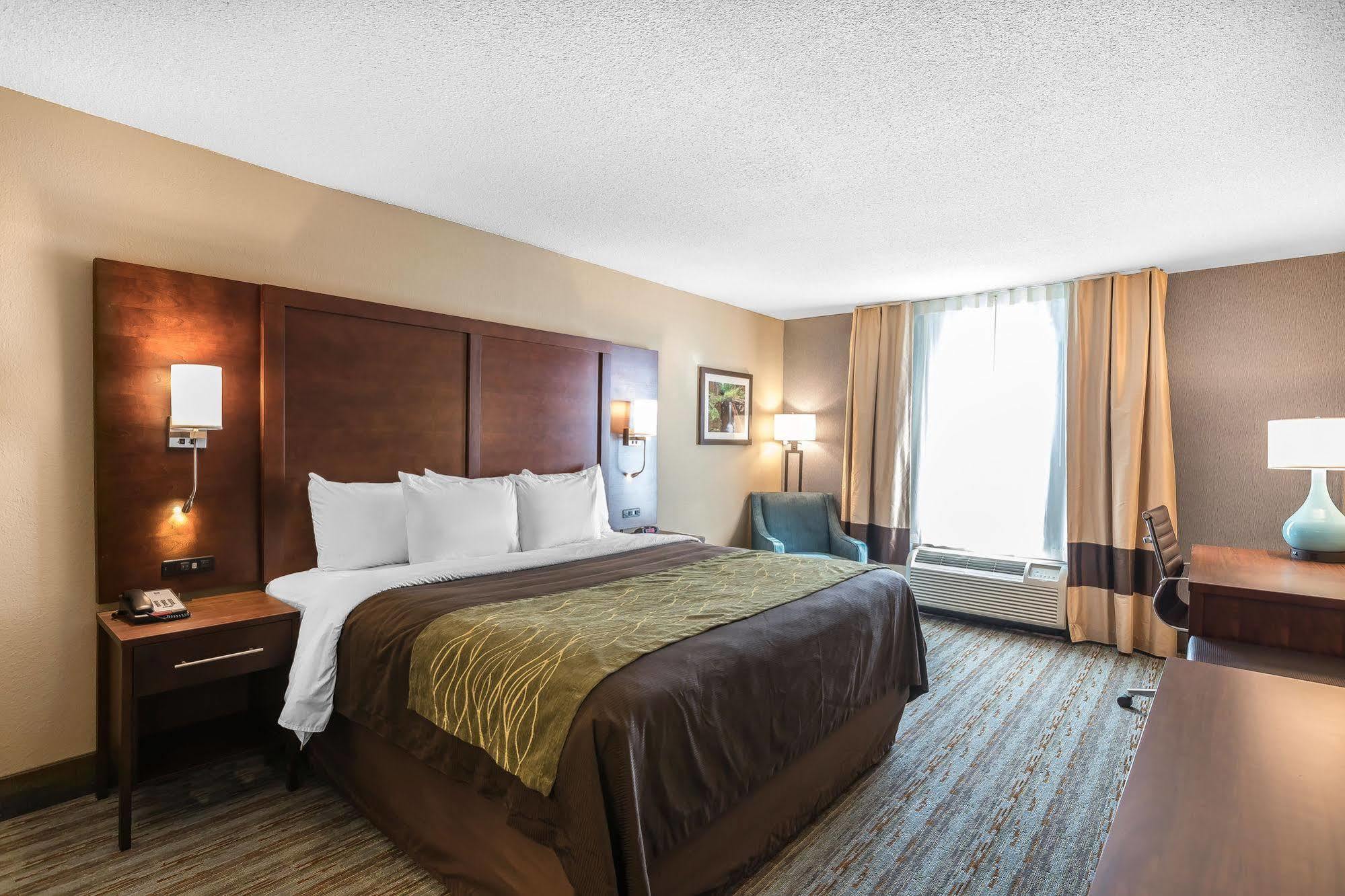 Comfort Inn Bay City - Riverfront Exterior photo